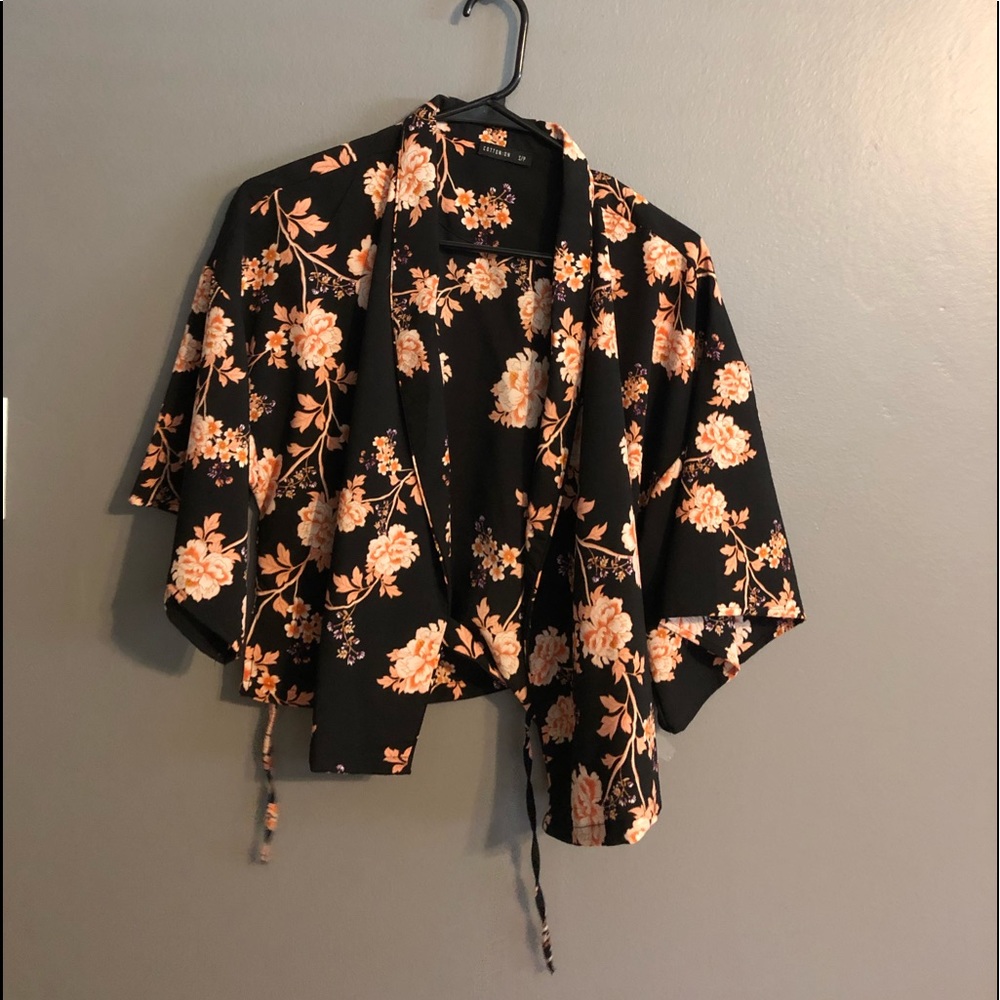 Adorable kimono style crop top